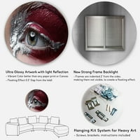 Dizajnerska umjetnost Izbliza ženskih očiju s crvenom šminkom na modernom okruglom metalnom zidu - disk od 11